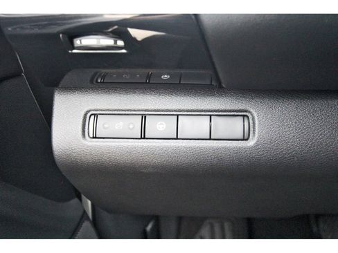 Used 2023 Nissan Pathfinder SV image 19