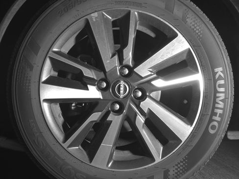 Used 2025 Nissan Versa SV image 12