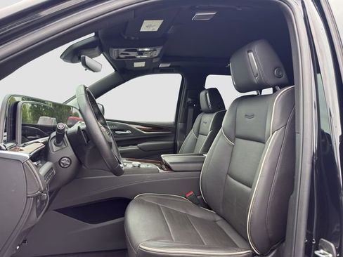 Used 2024 Cadillac Escalade Premium Luxury w/ Performance Package AWD/4WD image 9