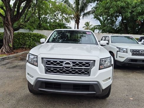 Used 2024 Nissan Frontier SV w/ SV Convenience Package RWD image 2