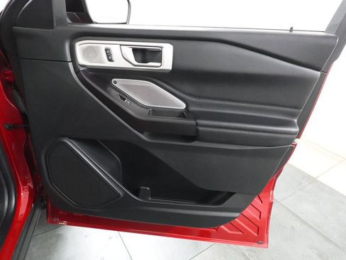 Used 2020 Ford Explorer Platinum w/ Premium Technology Package image 34