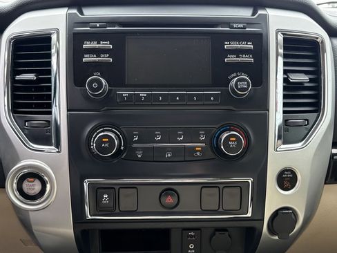 Used 2017 Nissan Titan SV image 14