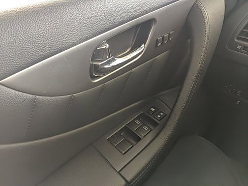 Used 2014 INFINITI QX70 AWD w/ Premium Package image 26