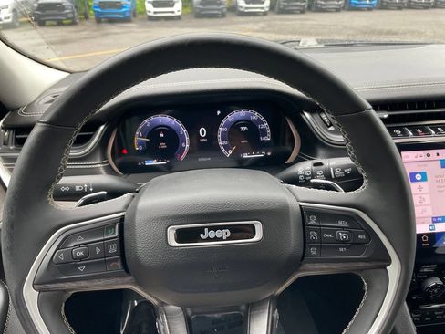 Used 2023 Jeep Grand Cherokee L Limited AWD/4WD image 19
