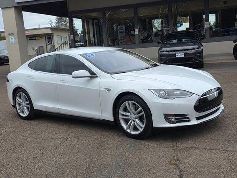 Used 2013 Tesla Model S image 2