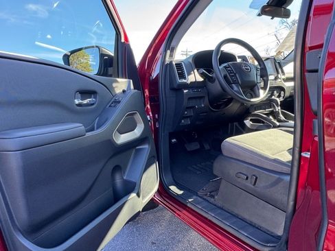 Certified 2024 Nissan Frontier SV image 13
