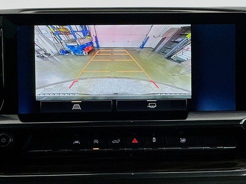 Used 2025 Chevrolet Silverado 1500 LT image 16