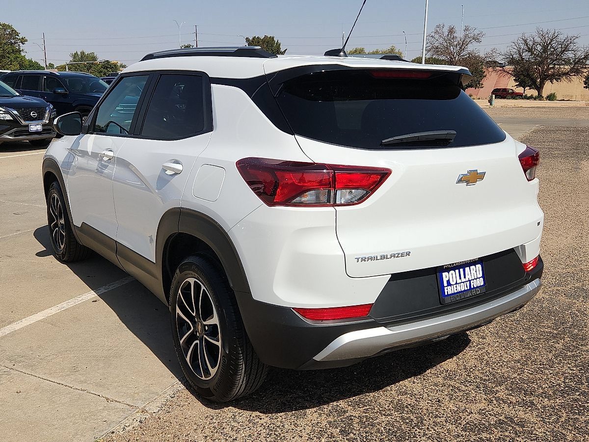 Used 2026 Chevrolet TrailBlazer LT FWD image 3