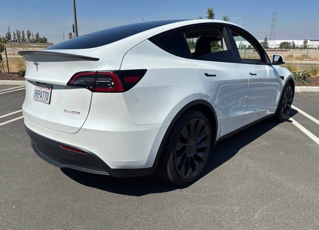 Used 2025 Tesla Model Y Performance AWD/4WD image 4