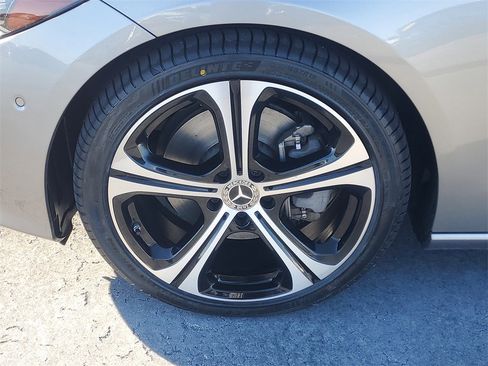 Used 2023 Mercedes-Benz C 300 Sedan image 4