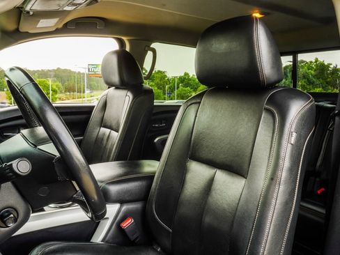 Used 2019 Nissan Titan SL AWD/4WD image 33
