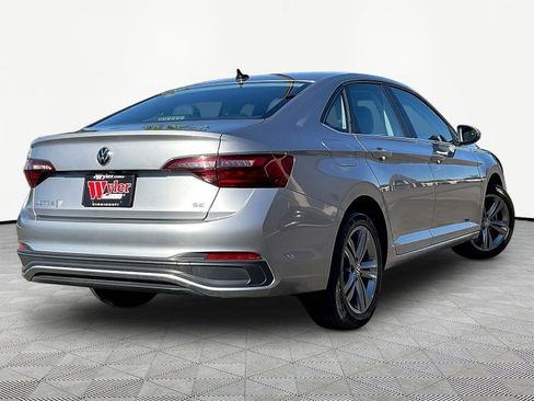 Used 2024 Volkswagen Jetta SE FWD image 6