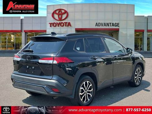 Used 2024 Toyota Corolla Cross AWD Hybrid w/ Moonroof Package image 7