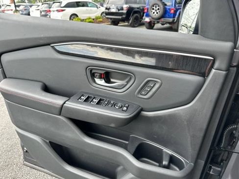 Certified 2025 Honda Pilot Black Edition image 12