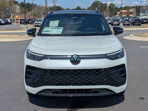 New 2026 Volkswagen Tiguan SE R-Line FWD image 9