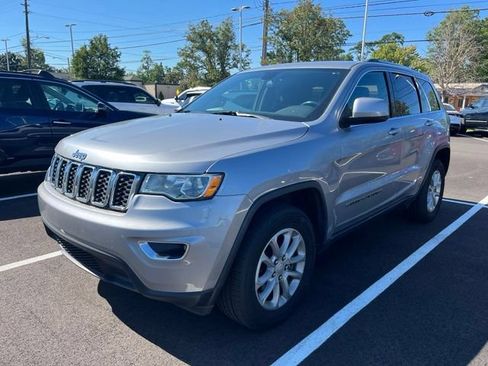 Used 2021 Jeep Grand Cherokee Laredo AWD/4WD image 1