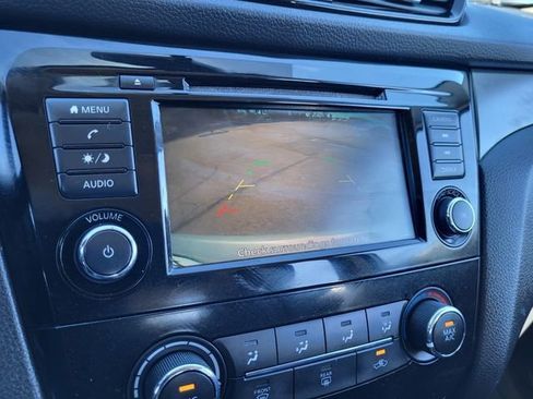 Used 2019 Nissan Rogue Sport S image 16