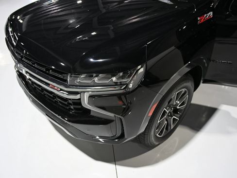 Used 2021 Chevrolet Tahoe Z71 w/ Z71 Off-Road Package AWD/4WD image 8