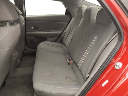 Used 2023 Hyundai Elantra SEL image 18