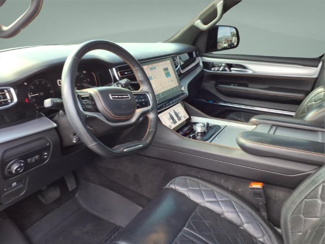 Used 2022 Jeep Grand Wagoneer Series III w/ Rear Seat Video Group 1 AWD/4WD image 10