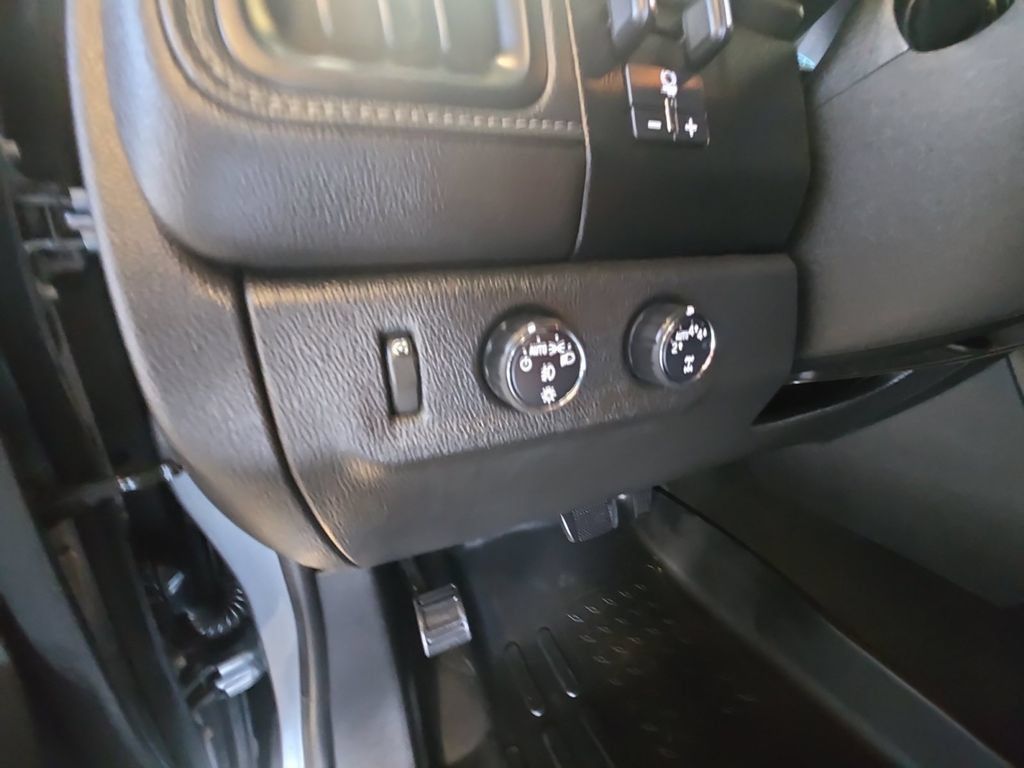 Used 2018 GMC Canyon SLT w/ Driver Alert Package AWD/4WD image 30