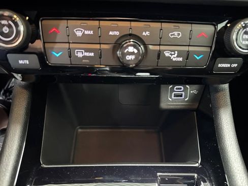 Used 2026 Jeep Compass Limited AWD/4WD image 16