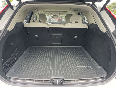 Certified 2024 Volvo XC60 B5 Ultimate w/ Protection Package Premier AWD/4WD image 10