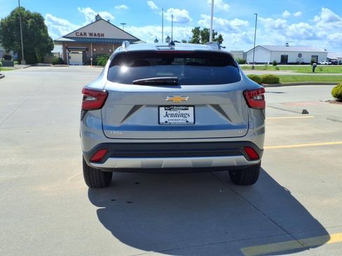 Used 2024 Chevrolet Trax LT w/ Driver Confidence Package FWD image 5