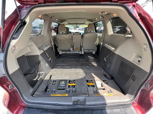 Used 2014 Toyota Sienna XLE FWD image 23