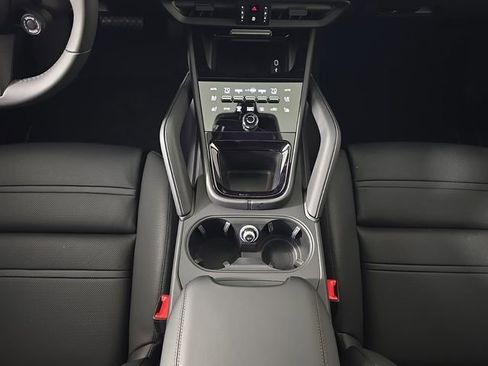 New 2026 Porsche Cayenne Coupe AWD/4WD image 22