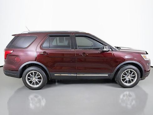 Used 2018 Ford Explorer XLT w/ Equipment Group 202A AWD/4WD image 17