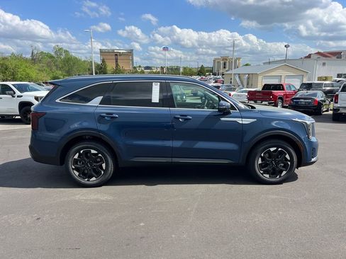 New 2025 Kia Sorento S w/ Panoramic Sunroof Package image 8