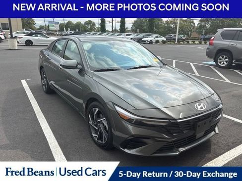 Used 2024 Hyundai Elantra SEL w/ Convenience Package FWD image 3