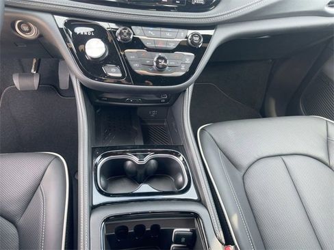 New 2026 Chrysler Pacifica Limited image 28