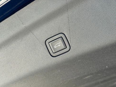 Used 2023 GMC Yukon XL Denali Ultimate image 19