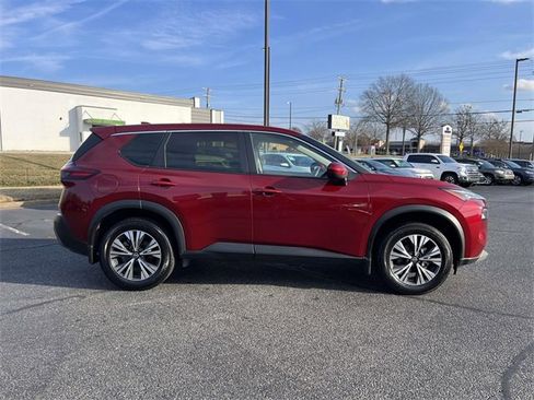 Used 2023 Nissan Rogue SV image 2