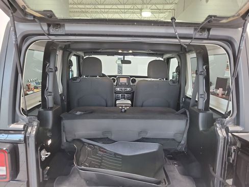 Used 2019 Jeep Wrangler Sport image 16