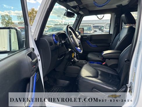 Used 2015 Jeep Wrangler Unlimited Sahara w/ Connectivity Group image 10