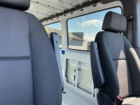 Used 2025 Mercedes-Benz Sprinter 2500 image 17
