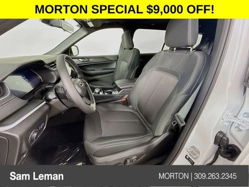 New 2025 Jeep Grand Cherokee L Laredo image 19