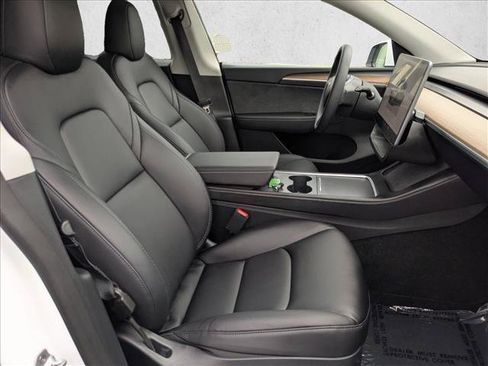 Used 2024 Tesla Model Y Long Range AWD/4WD image 22