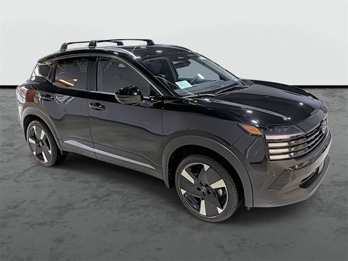 New 2026 Nissan Kicks SR w/ SR Premium Package image 5