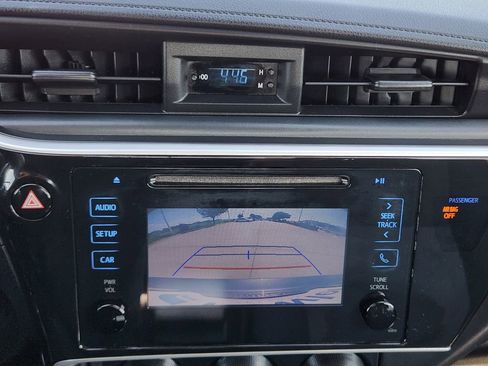Used 2018 Toyota Corolla SE FWD image 18