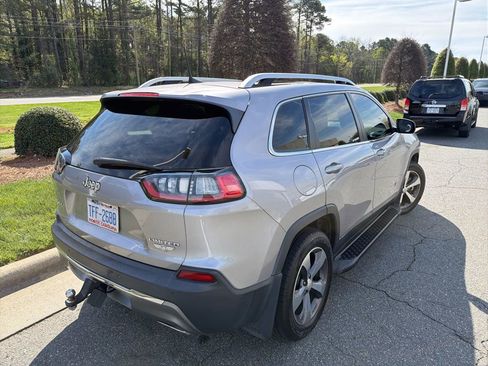 Used 2019 Jeep Cherokee Limited w/ Luxury Group image 12