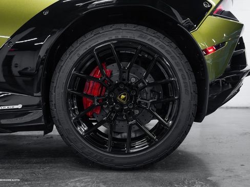 Used 2024 Lamborghini Huracan Sterrato image 10