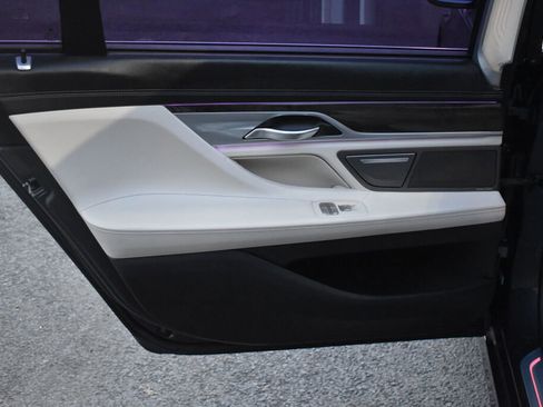 Used 2017 BMW 740i image 26