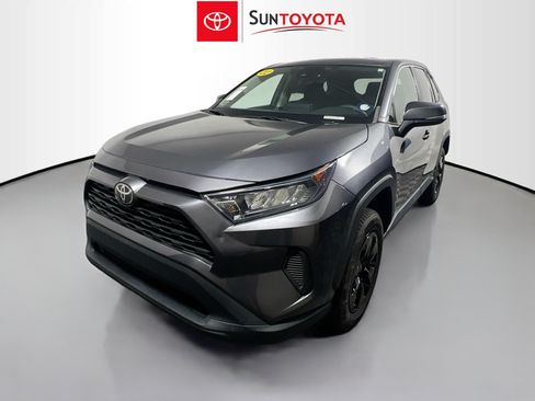 Used 2022 Toyota RAV4 LE FWD image 9