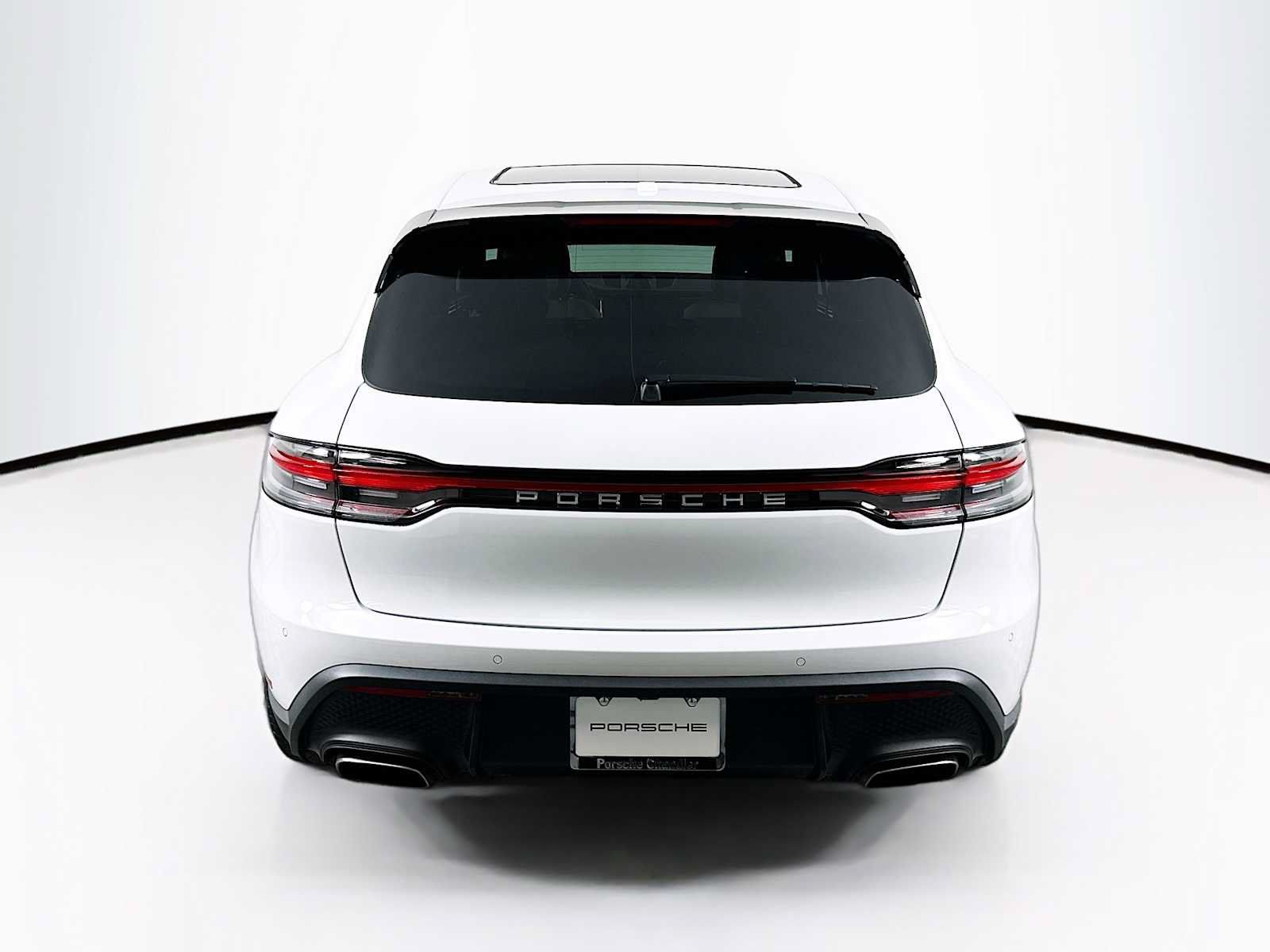 Used 2026 Porsche Macan AWD/4WD image 10