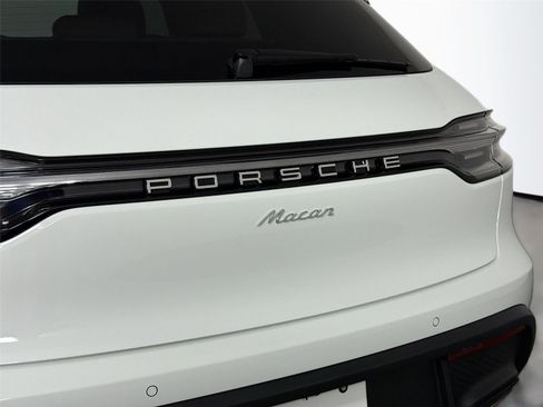 Certified 2026 Porsche Macan AWD/4WD image 17