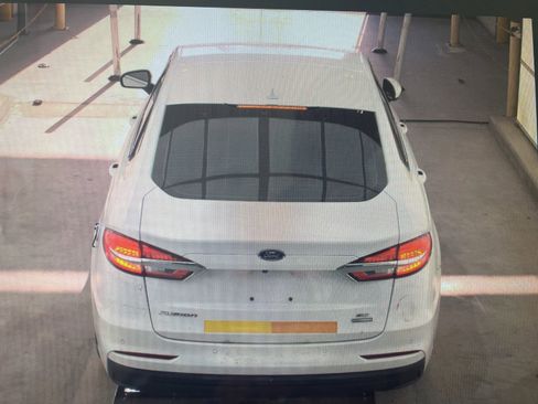 Used 2020 Ford Fusion SE image 16